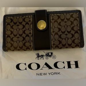 Vintage Coach Wallet in signature Brown Jacquard Material